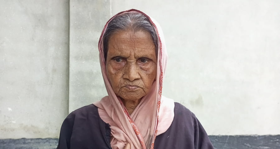 ‘ছেলে আমারে ভাত দেয় না, শুধু মাইর দেয়’