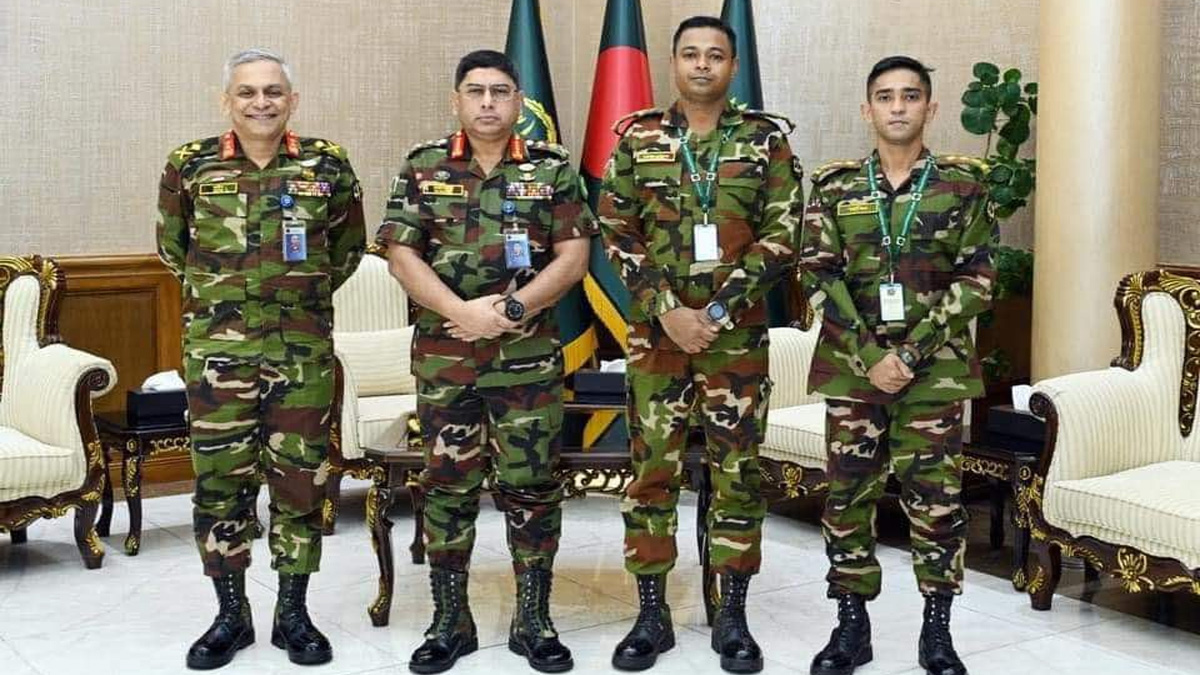 সেনাপ্রধানের সাথে দেখা করলেন আলোচিত ক্যাপ্টেন আশিক