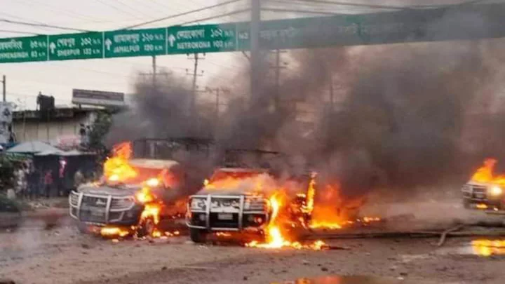 গাজীপুরে মানুষের ঘেরাওয়ের মুখে বিজিবি, গুলিতে নিহত ৬
