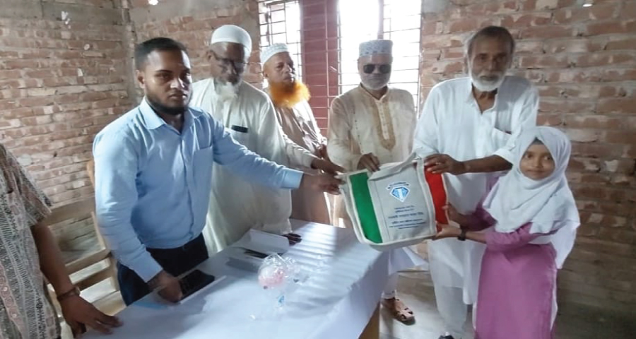 শিক্ষা উপকরণ উপহার পেল সততা সংঘের ২৭৫ জন সদস্য