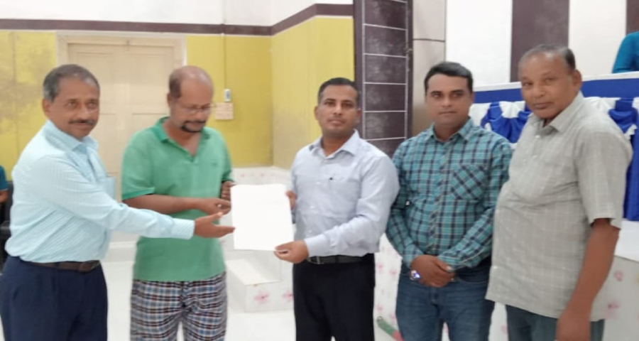 গৌরীপুরের ৪৯ পূজামণ্ডপে চাল বিতরণ