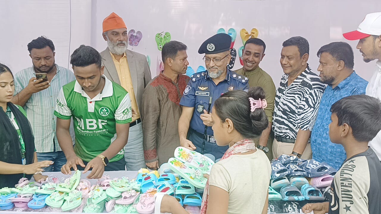 ঈশ্বরগঞ্জে পূজোর ফ্রি হাট