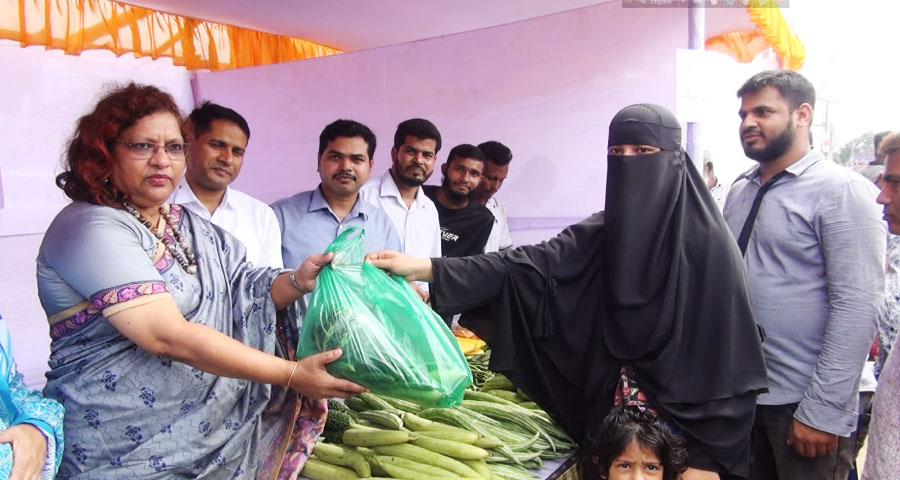 জামালপুরে নিত্যপ্রয়োজনীয় পণ্যের ন্যায্য মূল্যের খোলা বাজার উদ্বোধন