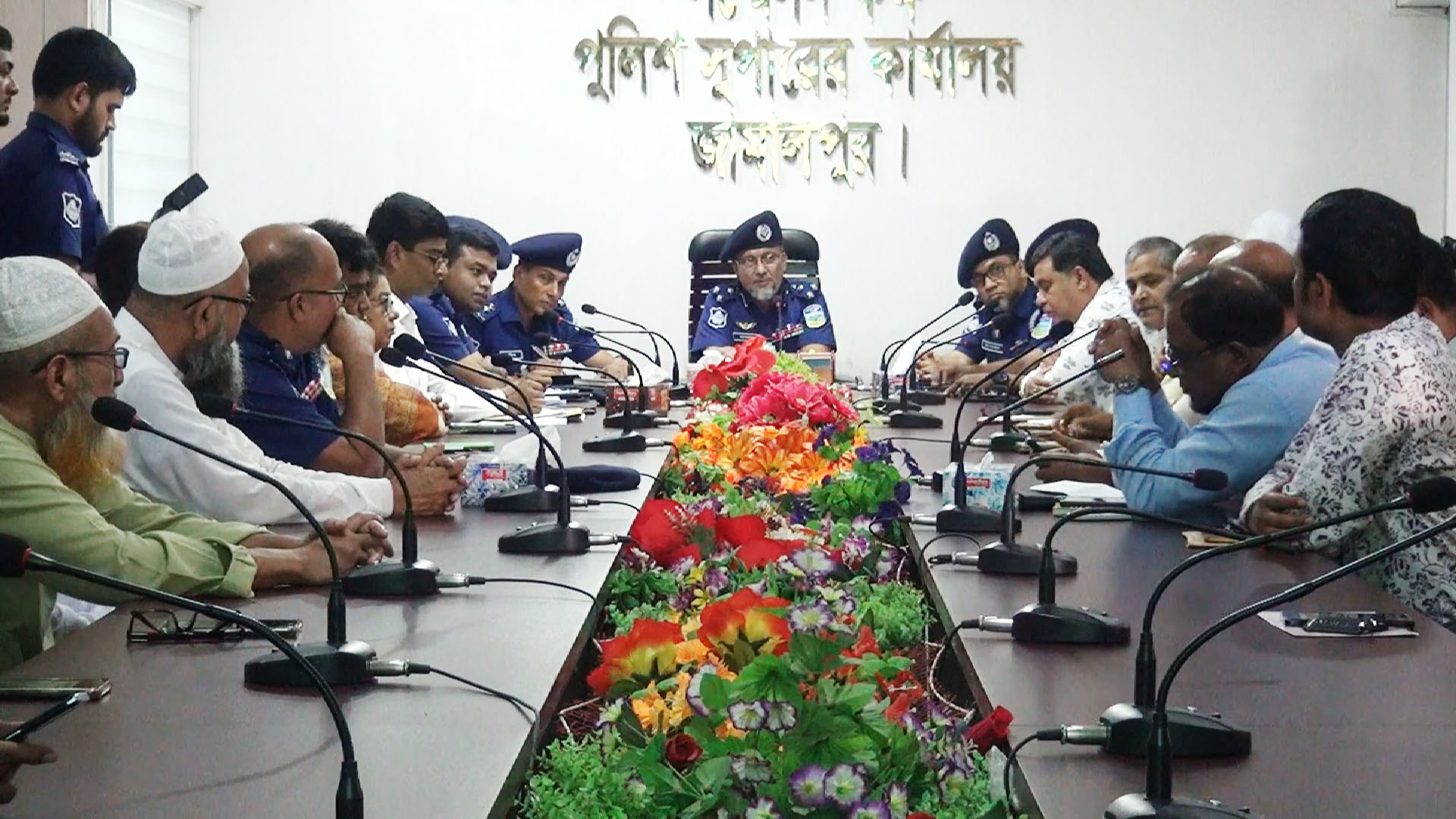 ময়মনসিংহ রেঞ্জ ডিআইজির সাথে সুশীল সমাজের প্রতিনিধিদের মতবিনিময় সভা জামালপুরে