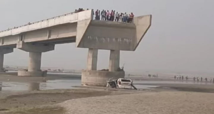 গুগল ম্যাপের ভুলে নির্মাণাধীন সেতু থেকে নদীতে গাড়ি, নিহত ৩