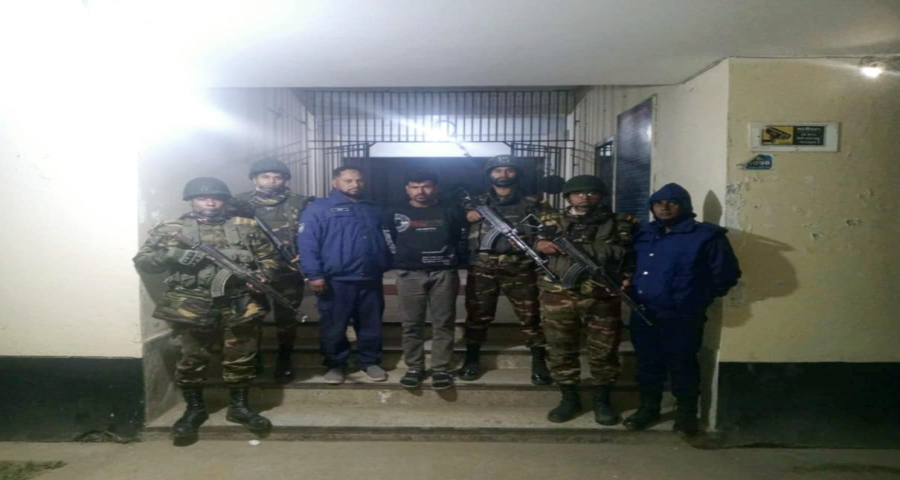 ঈশ্বরগঞ্জে যৌথবাহিনীর অভিযানে চাঁদাবাজি ও ছিনতাই মামলার আসামি গ্রেপ্তার