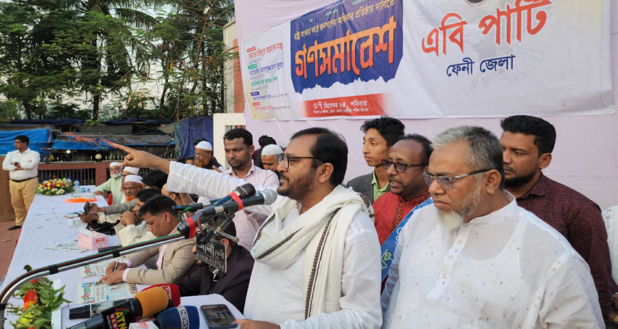 ‘শেখ হাসিনার মত দিনে দুপুরে এভাবে কেউ পালায় নাই’