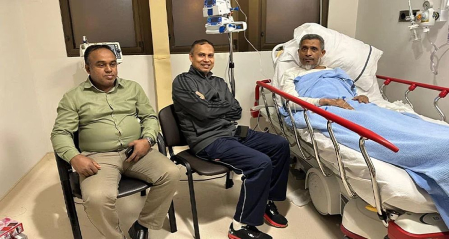 মক্কা যাওয়ার পথে অসুস্থ হয়ে দুবাই হাসপাতালে বাবর