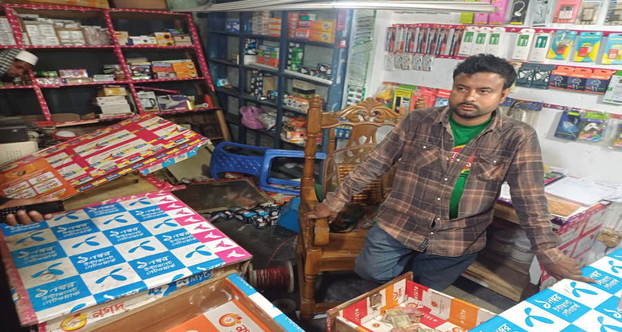 ঈশ্বরগঞ্জে ব্যবসায়ীকে সংঘবদ্ধ পিটুনি-দোকান ভাঙচুর, টাকা লুটের অভিযোগ