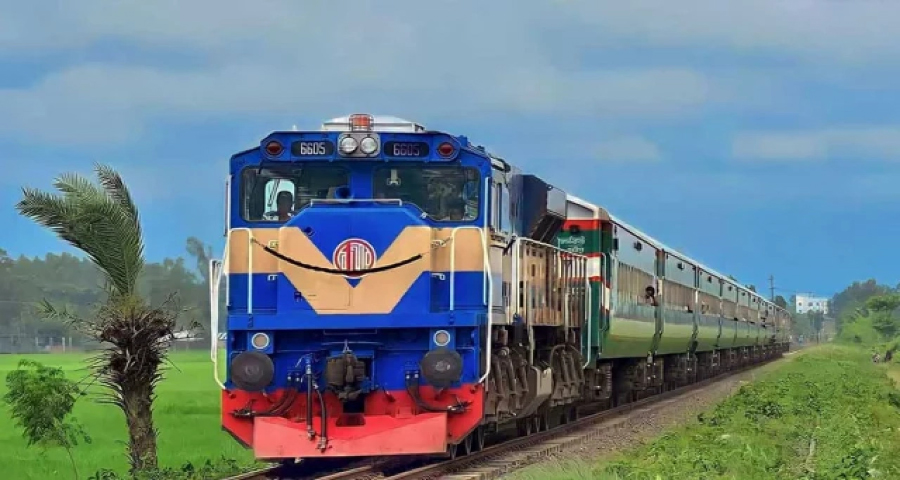 মধ্যরাত থেকে সারা দেশে বন্ধ হতে পারে ট্রেন চলাচল
