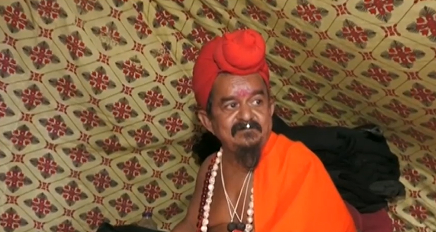 ৩২ বছর গোসল না করে রেকর্ড ভারতীয় সাধক গঙ্গাপুরির