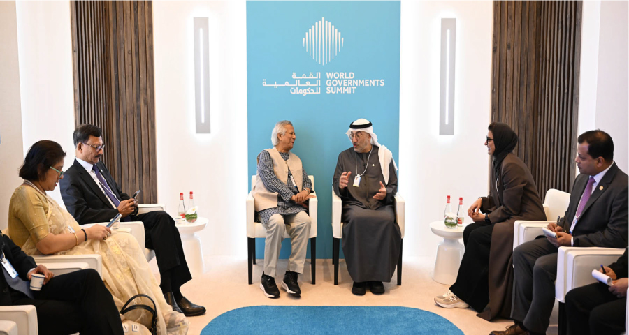 আপনার কাছ থেকে আমরা শিখি, ড. ইউনূসকে আমিরাতের স্বাস্থ্যমন্ত্রী