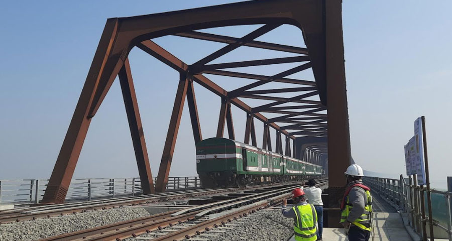 যমুনা রেলসেতুতে শুরু বাণিজ্যিকভাবে ট্রেন চলাচল