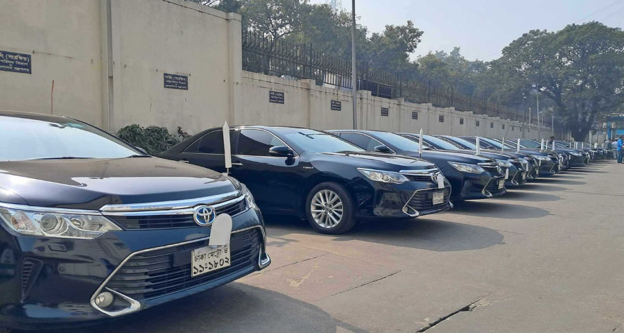 কোন উপদেষ্টা ব্যবহার করেন কয়টি গাড়ি