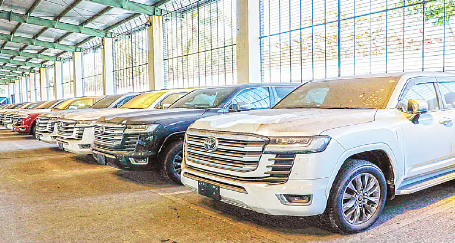 নিলামে সাবেক এমপিদের গাড়ি: দর উঠল এক লাখ থেকে তিন কোটি টাকা