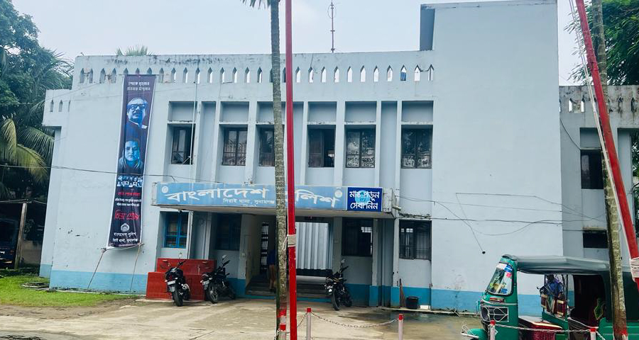 তল্লাশির সময় চেকপোস্ট থেকে পুলিশকে তুলে নিল ডাকাত দল