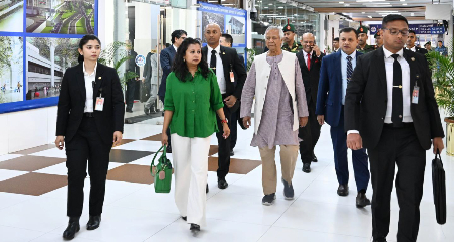 চীনের উদ্দেশে ঢাকা ছাড়লেন প্রধান উপদেষ্টা