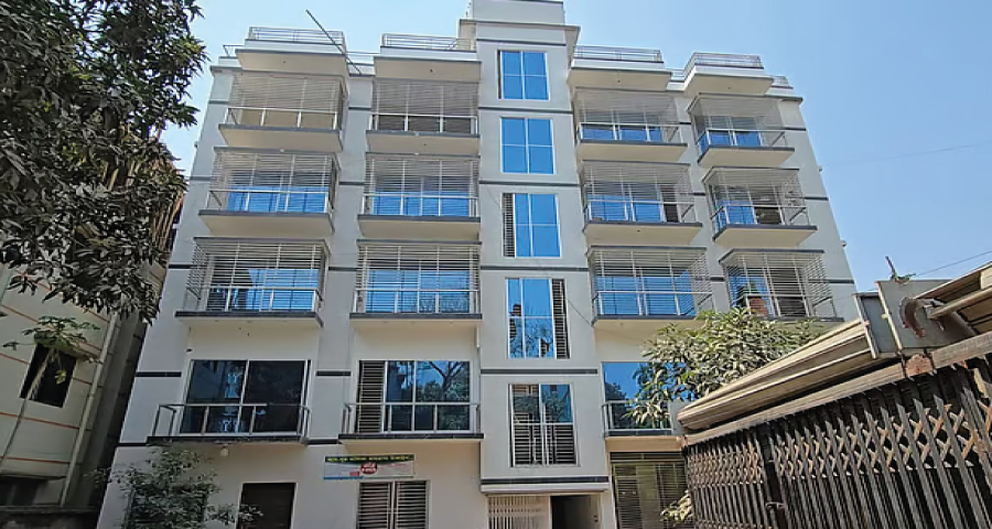 টাঙ্গাইলে সাবেক এমপির বাড়ি দখল করে ‘পাগলের আশ্রম’ চালু