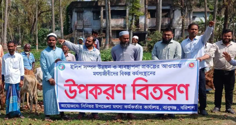 বিএনপি নেতাদের না জানিয়ে বাছুর বিতরণ করায় হট্টগোল