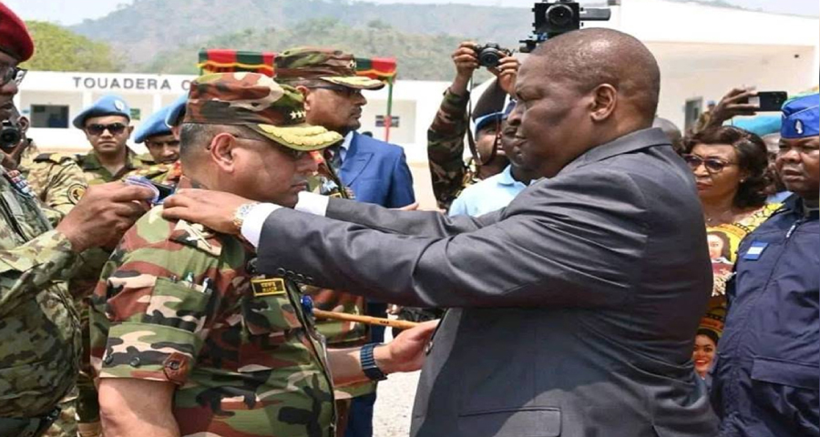 সেন্ট্রাল আফ্রিকায় রাষ্ট্রপতি পদক পেয়েছেন সেনাপ্রধান