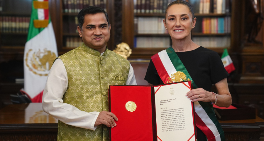 মেক্সিকোর প্রেসিডেন্টকে পরিচয়পত্র পেশ করলেন রাষ্ট্রদূত মুশফিক