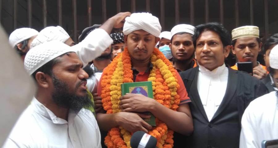 ঢাবি ছাত্রীকে হেনস্তা, কর্মচারী মোস্তফার জামিন