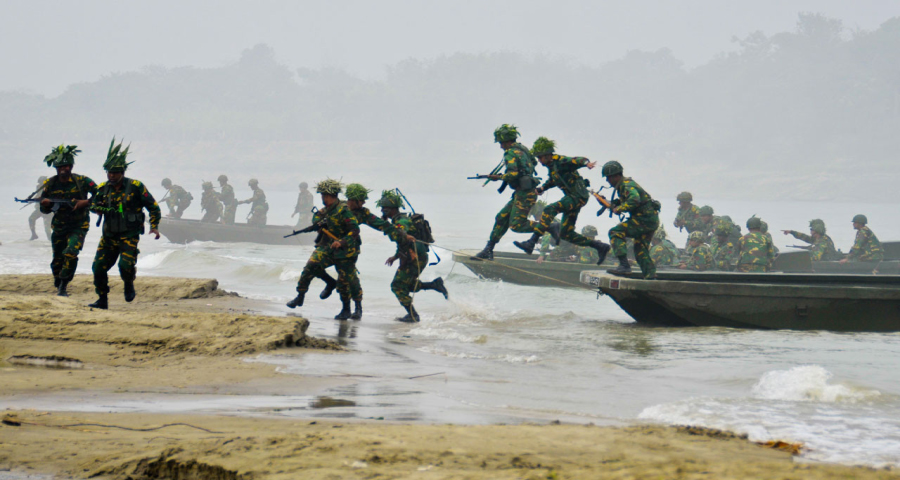 দুই মাসের মধ্যে বাংলাদেশ থেকে ৭২৫ সৈনিক নেবে কাতার