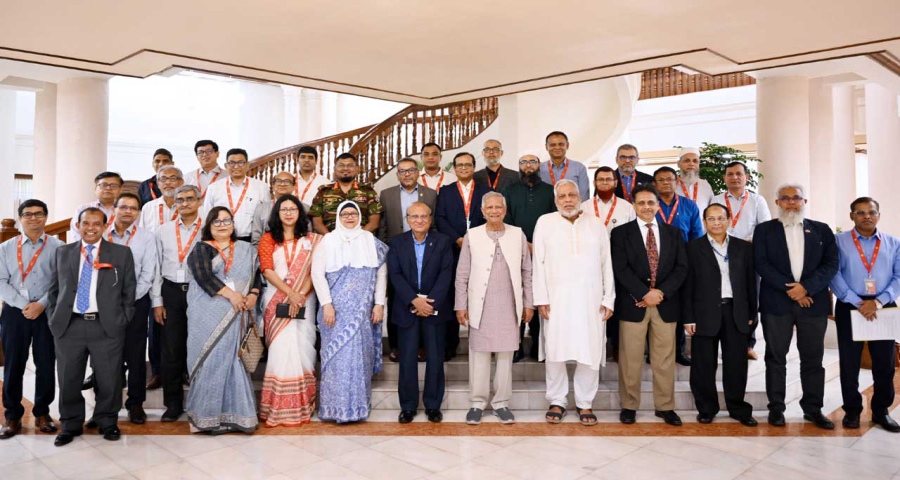 ঝামেলামুক্ত ঈদ উপহার দেওয়ায় কর্মকর্তাদের ধন্যবাদ প্রধান উপদেষ্টার