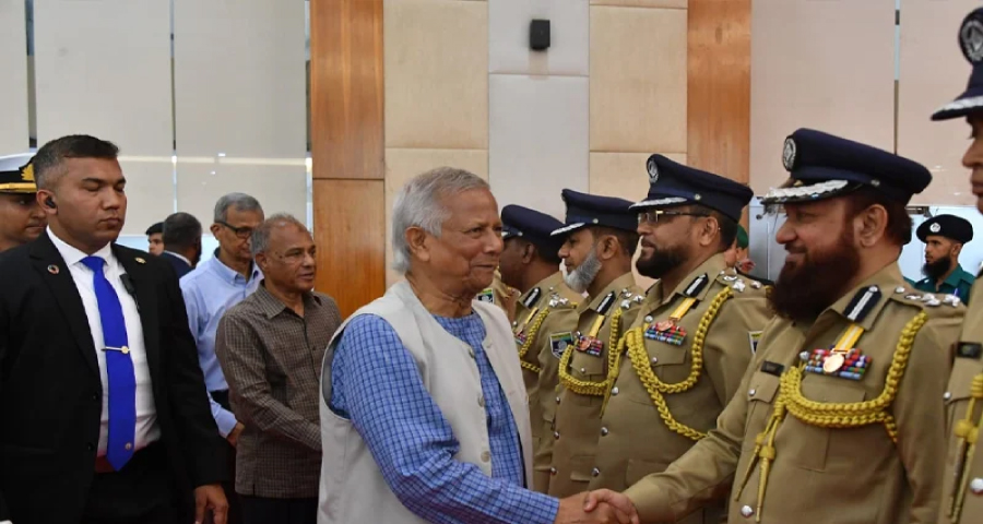 বাংলাদেশ পুলিশকে ‘পাকিস্তানি সেনা’ বলে গুজব ছড়ালো ভারতীয় মিডিয়া