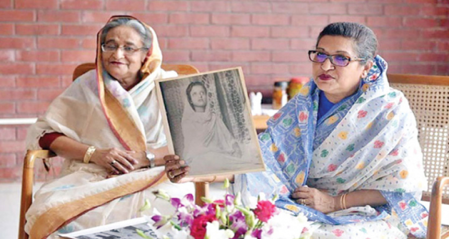 ‘পদত্যাগ করতে হাসিনার পা ধরেছিলেন শেখ রেহানা’