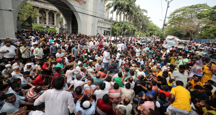 ইশরাককে মেয়র পদে শপথ করানোর দাবিতে বিক্ষোভ