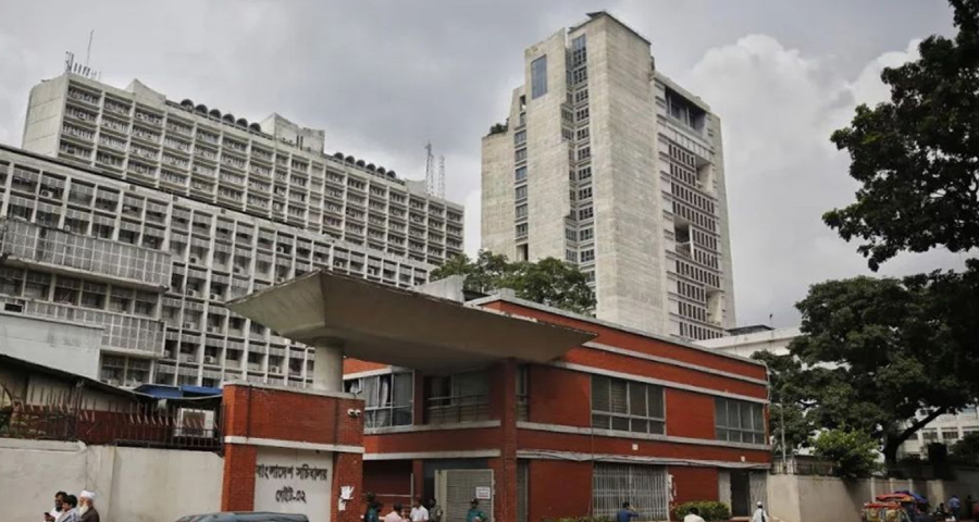 সচিবালয় ঘিরে কঠোর নিরাপত্তা ব্যবস্থা, সোয়াট ও বিজিবি মোতায়েন