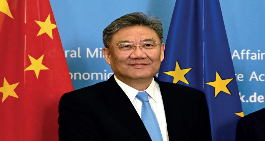 চীনা বাণিজ্যমন্ত্রীর ঢাকা সফর: বিদেশি বিনিয়োগ খরা কেটে মিলতে পারে স্বস্তি