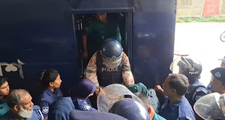 মানিকগঞ্জের আদালতে মমতাজ