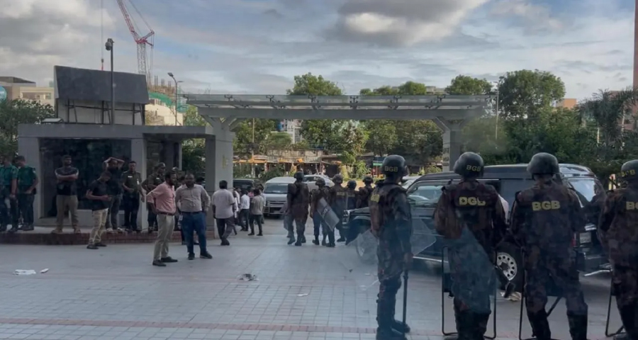 বিশেষ নিরাপত্তায় দপ্তরে এলেন এনবিআর চেয়ারম্যান