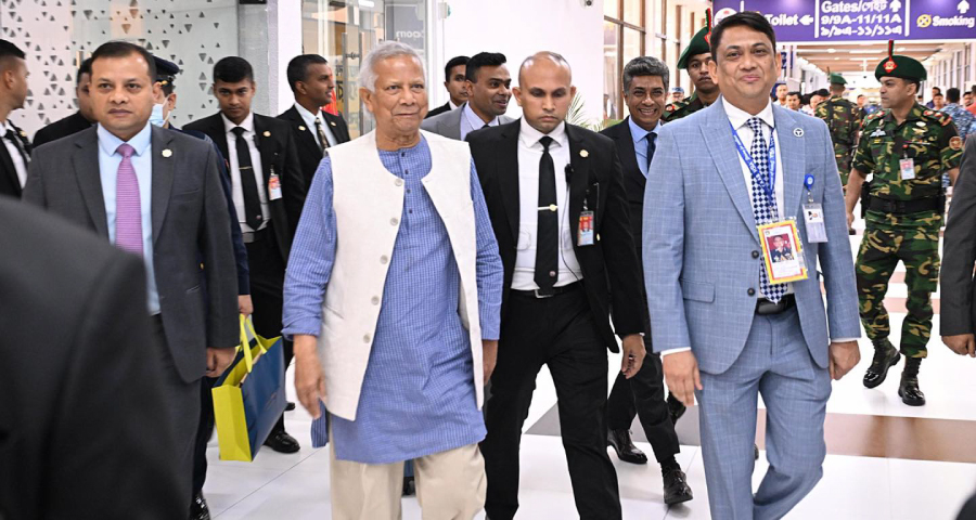 দেশে ফিরলেন প্রধান উপদেষ্টা