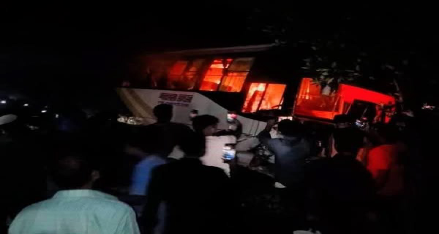 ময়মনসিংহের ফুলপুরে বাস-মাহিন্দ্রা সংঘর্ষে নিহত ৬