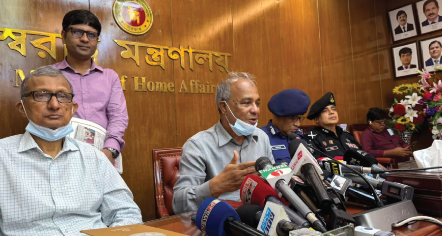 আসিফ মাহমুদের অস্ত্রের বিষয়ে ব্যাখ্যা দিলেন স্বরাষ্ট্র উপদেষ্টা