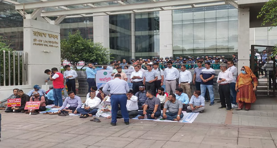 এনবিআরে দ্বিতীয় দিনের মতো শাটডাউন শুরু