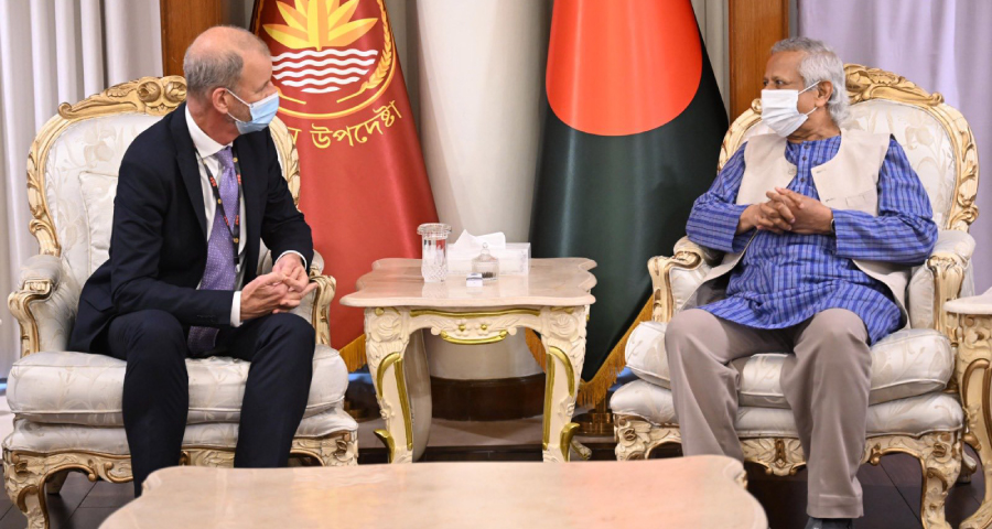 প্রধান উপদেষ্টার সঙ্গে বিশ্বব্যাংকের ভাইস প্রেসিডেন্টের সাক্ষাৎ