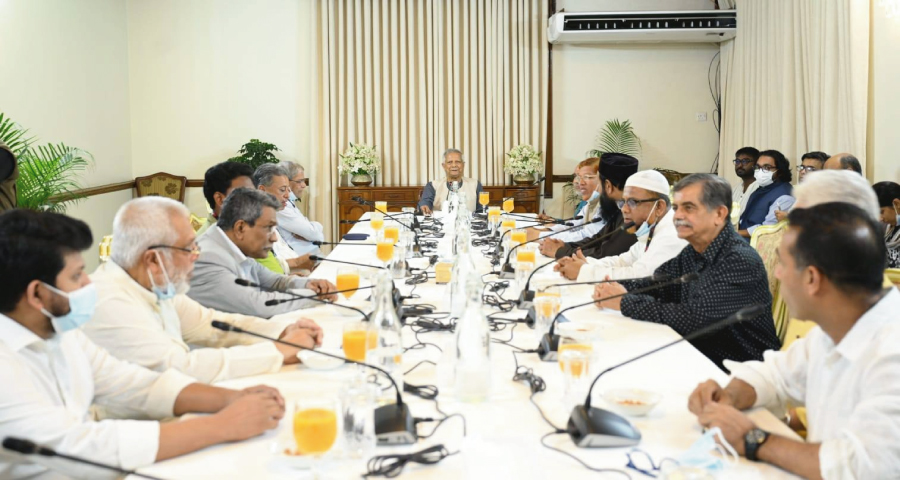 ৪ দলের সঙ্গে বৈঠকে প্রধান উপদেষ্টা