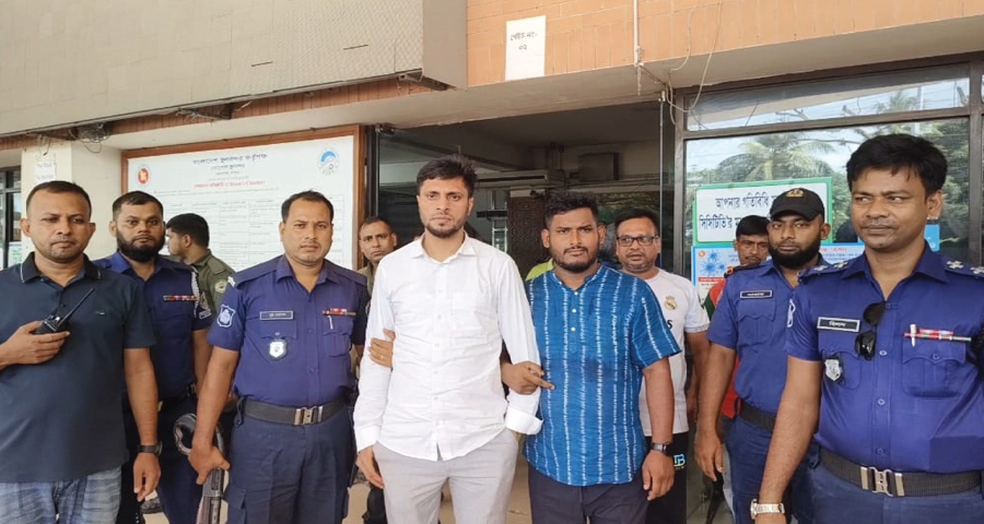 ভারতে পালানোর সময় ছাত্রলীগ নেতা সামাদ গ্রেপ্তার