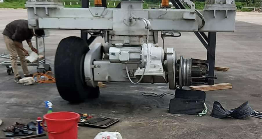 ওসমানী বিমানবন্দরে বোর্ডিং ব্রিজের চাকা ফেটে নিহত ১