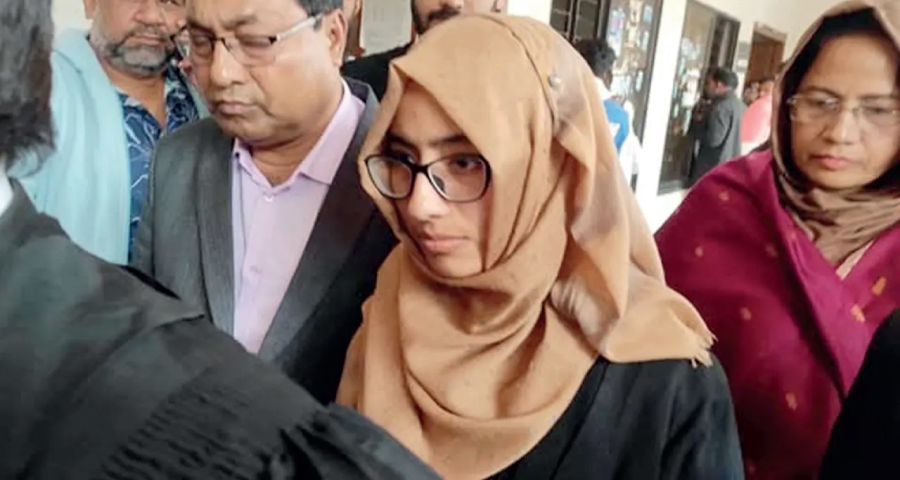 প্রধান উপদেষ্টাকে নিয়ে বিতর্কিত স্ট্যাটাস: সেই সহকারী কমিশনার চাকরিচ্যুত