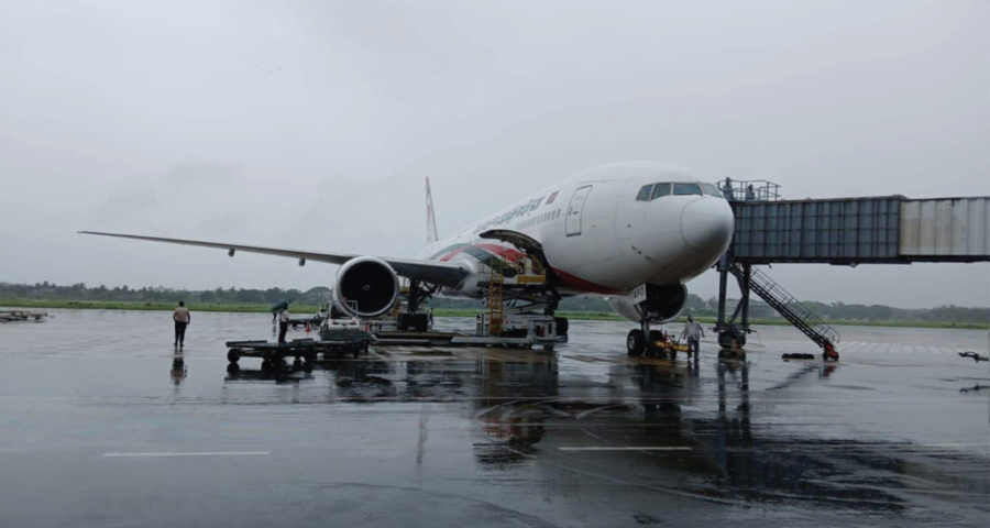 চট্টগ্রামে রানওয়েতে আটকা উড়োজাহাজ, ৪ ফ্লাইটে বিলম্ব