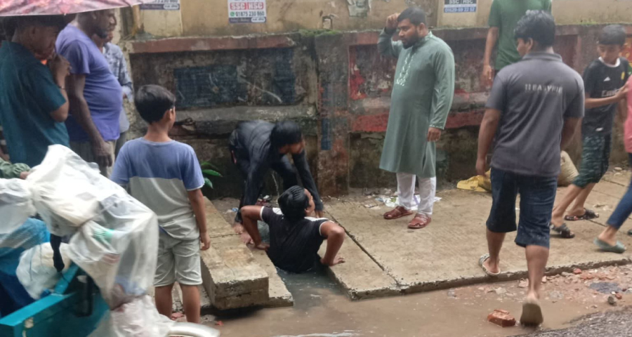 চট্টগ্রামে নালায় পড়ে শিশু নিখোঁজের খবর, তল্লাশি চালাচ্ছে ফায়ার সার্ভিস