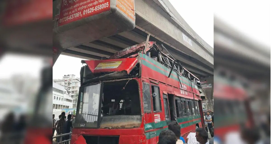 ফার্মগেটে এক্সপ্রেসওয়ের পিলারে বিআরটিসি বাসের ধাক্কা