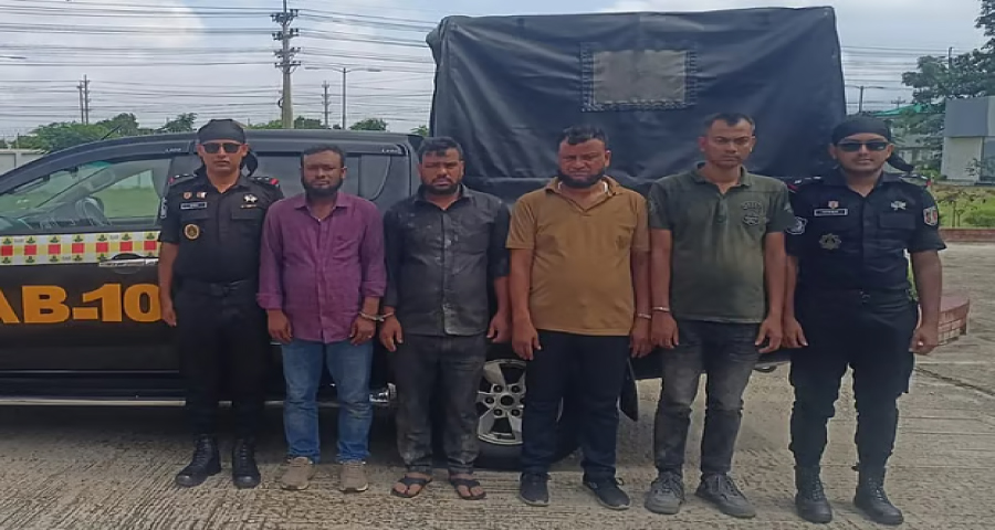 ভুয়া র‍্যাবকে ধাওয়া দিল আসল র‍্যাব, পথে দুই পক্ষকেই পেটাল জনতা