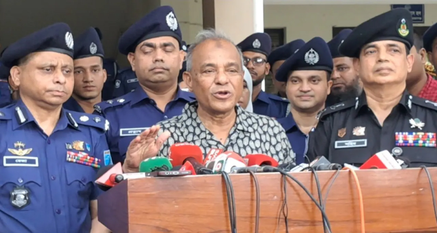 নির্বাচনের আগে লুট হওয়া অস্ত্র উদ্ধার হবে : স্বরাষ্ট্র উপদেষ্টা