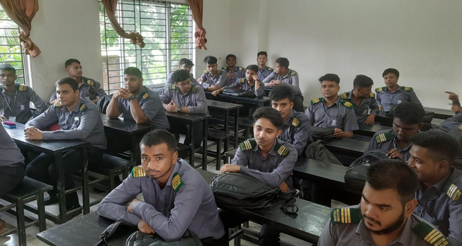 বিষাদ স্মৃতি নিয়ে ক্লাসে ফিরেছেন মাইলস্টোন শিক্ষার্থীরা